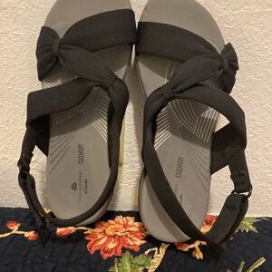 CLARKS CloudSteppers “Knotted Straps Sandals” Size 7 Black/Gray Wedge Heel EUC